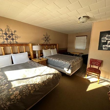 Pinecrest Motel Nipigon Esterno foto