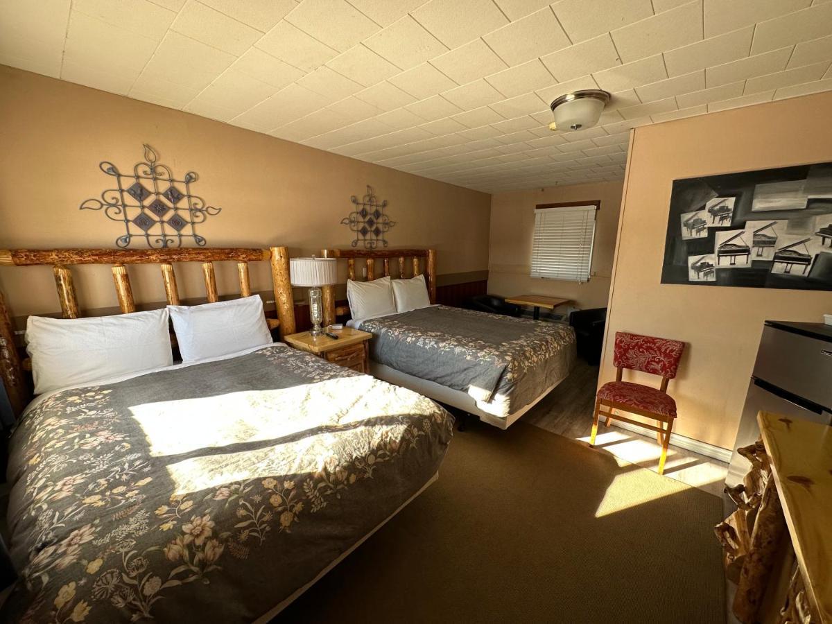 Pinecrest Motel Nipigon Esterno foto