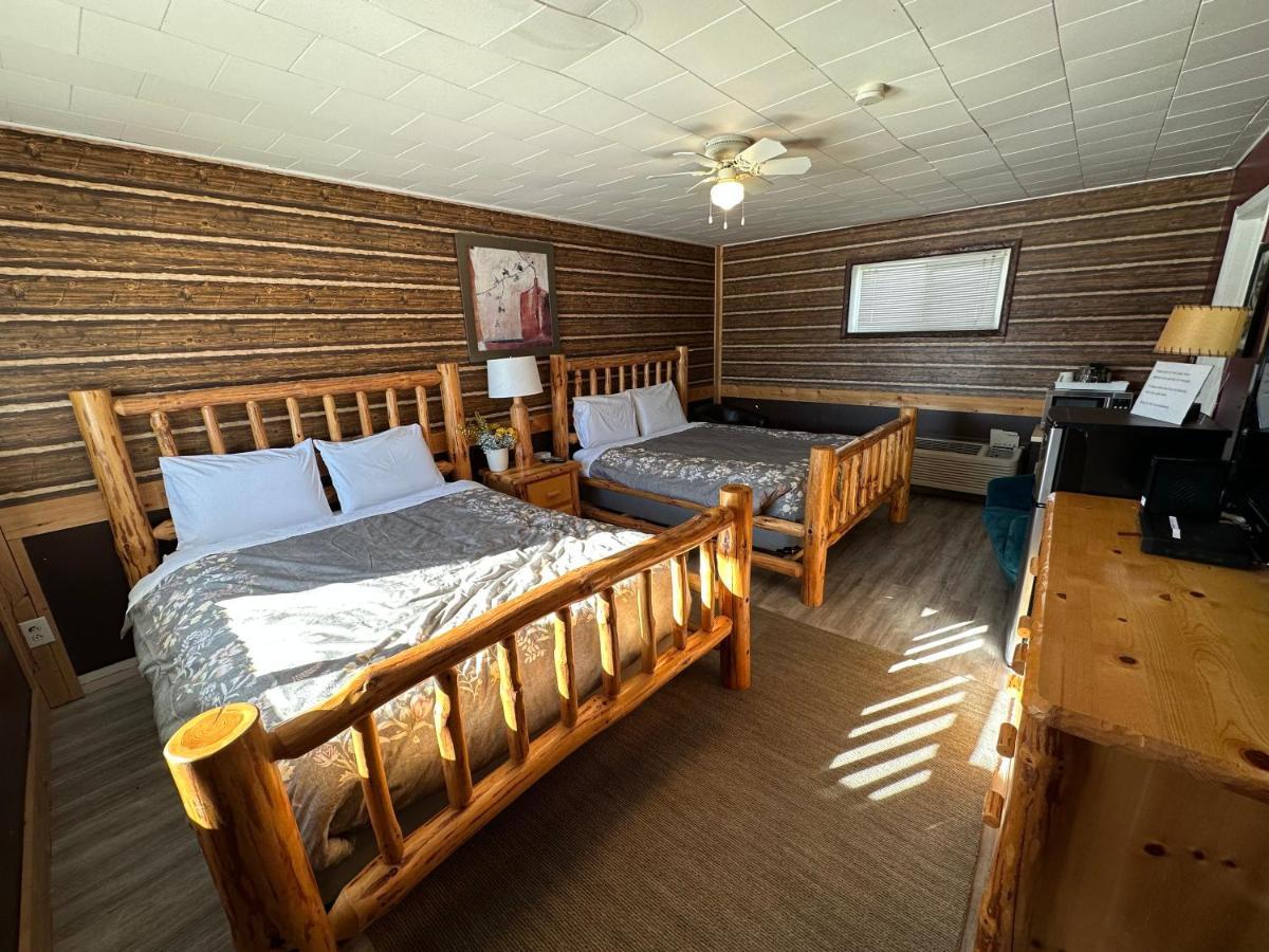 Pinecrest Motel Nipigon Esterno foto