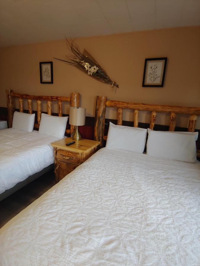Pinecrest Motel Nipigon Esterno foto